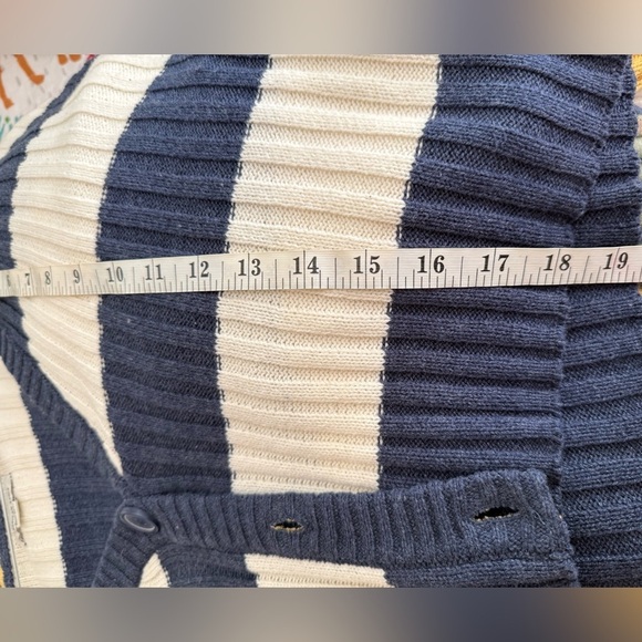 American Eagle striped blue and white sweater - Picture 6 of 7